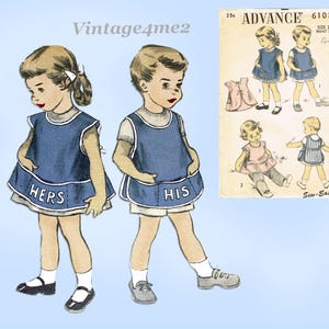 Può includere: Modello di cucito vintage per grembiuli per bambini. Il modello è per un grembiule da ragazzo e da ragazza con le parole "HIS" e "HERS" stampate sul davanti. Il modello è di Advance, taglia 2, petto 53 cm.