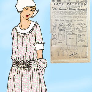 Könnte beinhalten: Ein Vintage-Schnittmuster für ein Damenkleid mit einem Smok-Oberteil und einem gerafften Rock. Das Schnittmuster stammt aus dem Ladies' Home Journal und ist für Größe 16. Das Schnittmuster enthält Anweisungen zum Nähen des Kleides sowie eine Tabelle mit Maßen für verschiedene Größen.