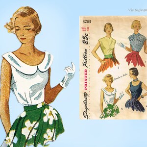 Könnte beinhalten: Vintage Simplicity Schnittmuster 3263 für eine ärmellose Bluse mit Peter-Pan-Kragen. Das Schnittmuster ist für die Größen 13 und 31 und kostet 25 Cent. Das Schnittmuster zeigt vier verschiedene Stile der Bluse.