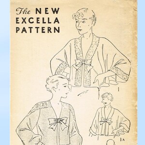 Può includere: Modello di cucito vintage intitolato "The New Excella Pattern". L'illustrazione mostra una giacca da donna con fiocco e finiture in pizzo. Il modello è taglia 16.