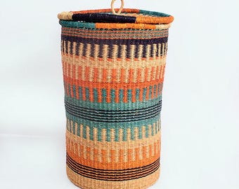 Handwoven big laundry basket with lid| clothes storage - Laundromat organizer