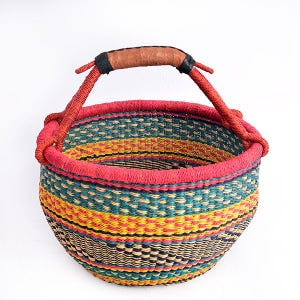 Panier de marché rond africain coloré - Cabas en paille de Bolga tressée à la main avec poignée en cuir