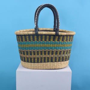 Panier ovale en paille Bolga tressé à la main – Acheteurs du marché africain