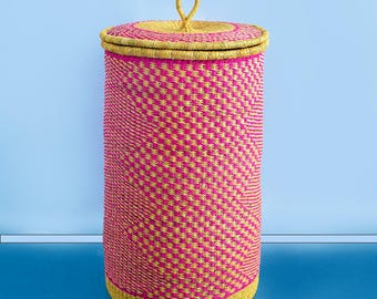 Cesta de lavandería tejida a mano con hierba de elefante y tapa: cesto para dormitorio, almacenamiento de ropa para niños