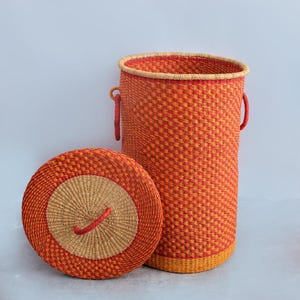 Cesta de lavandería africana tejida a mano con tapa: cesta de paja de Ghana, cesta de lavandería, cesta de almacenamiento ecológica, organizador bohemio de comercio justo.