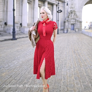 ABIGAIL abito in pizzo rosso con bottoni in perla abito Aline rockabilly su misura