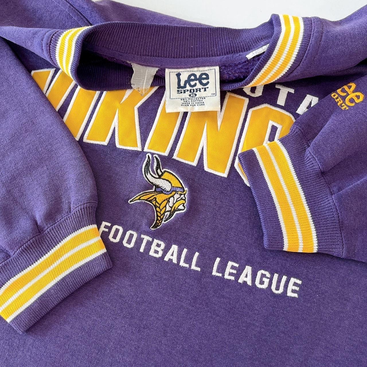 Vintage 1990s Minnesota Vikings NFL Sweatshirt/ Lee Sport (XL 