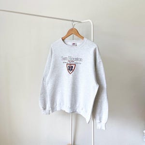 Sudadera gris con bordado vintage de los años 90/Sam Houston/SHSU/Bearkats/Top Threads (L)