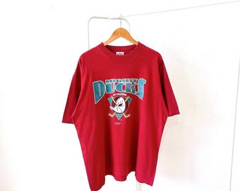 Vintage/ 90s/ Anaheim Ducks/ Mighty Ducks/ hockey/ Nutmeg mills/ red/ t-shirt/ XL