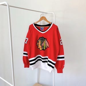 Vintage 90s Chicago/ Blackhawks/ hockey/ Starter embroidery red sweatshirt/ L