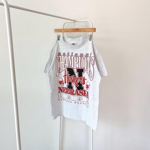 Vintage 90s/ Nebraska/ Cornhuskers/ NCAA/ 1994/ vintage Tultex gray t-shirt/ L