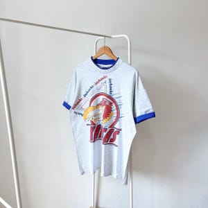 ヴィンテージ 90年代/カンザス/ジェイホークス/1992/NCAA/ヴィンテージ シグナル スポーツ グレー Tシャツ (XL)
