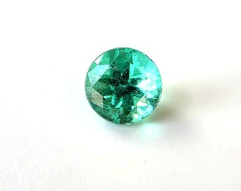 Esmeralda de Chivor, Colômbia, redonda, 5,4 mm, natural e extraída da terra.