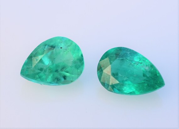 1mm MATCHING PAIR ROUND CUT NATURAL UNTREATED COLOMBIAN EMERALD GREEN