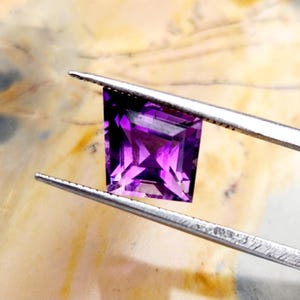 Amethyst Kite Gemstone from Uruguay: 3.33 Carat image 7
