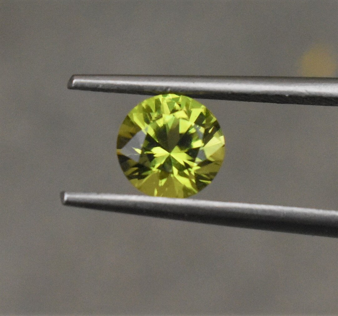 Round Peridot From Arizona, 1.37 Carat Peridot, US Mined Peridot 6.92mm