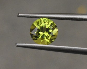 Round Peridot from Arizona, 1.37 carat Peridot, US Mined Peridot 6.92mm Round Green Gem, August Birthstone Custom Ring Green Gemstone