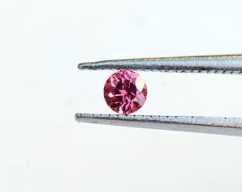 Neon perzikroze spinel: edelsteen van 3,5 mm uit Tanzania