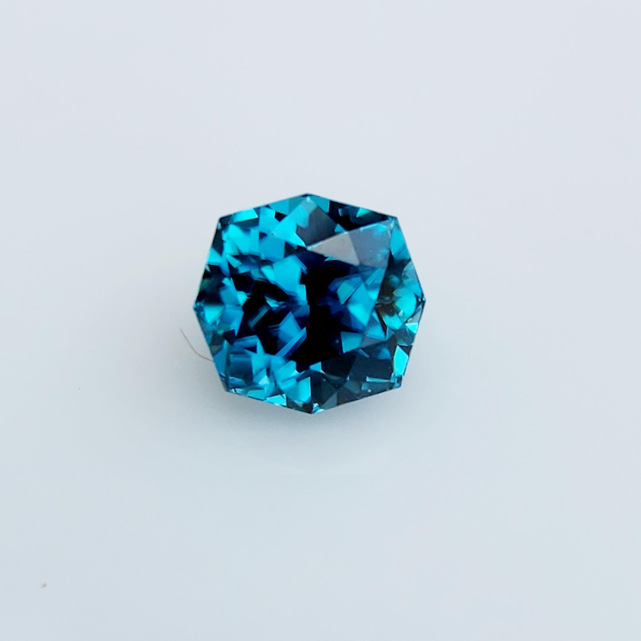 Zircon Naturel Bleu (Azzurro) Du Cambodge - 2.02 Carats - Ovale Facetté - Traité - Dimensions 8.20 X 4.40 Mm