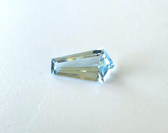 Pipa de água-marinha lapidada em fantasia, não aquecida e extraída da terra em Moçambique, 0,63 quilates, 9 x 5 mm
