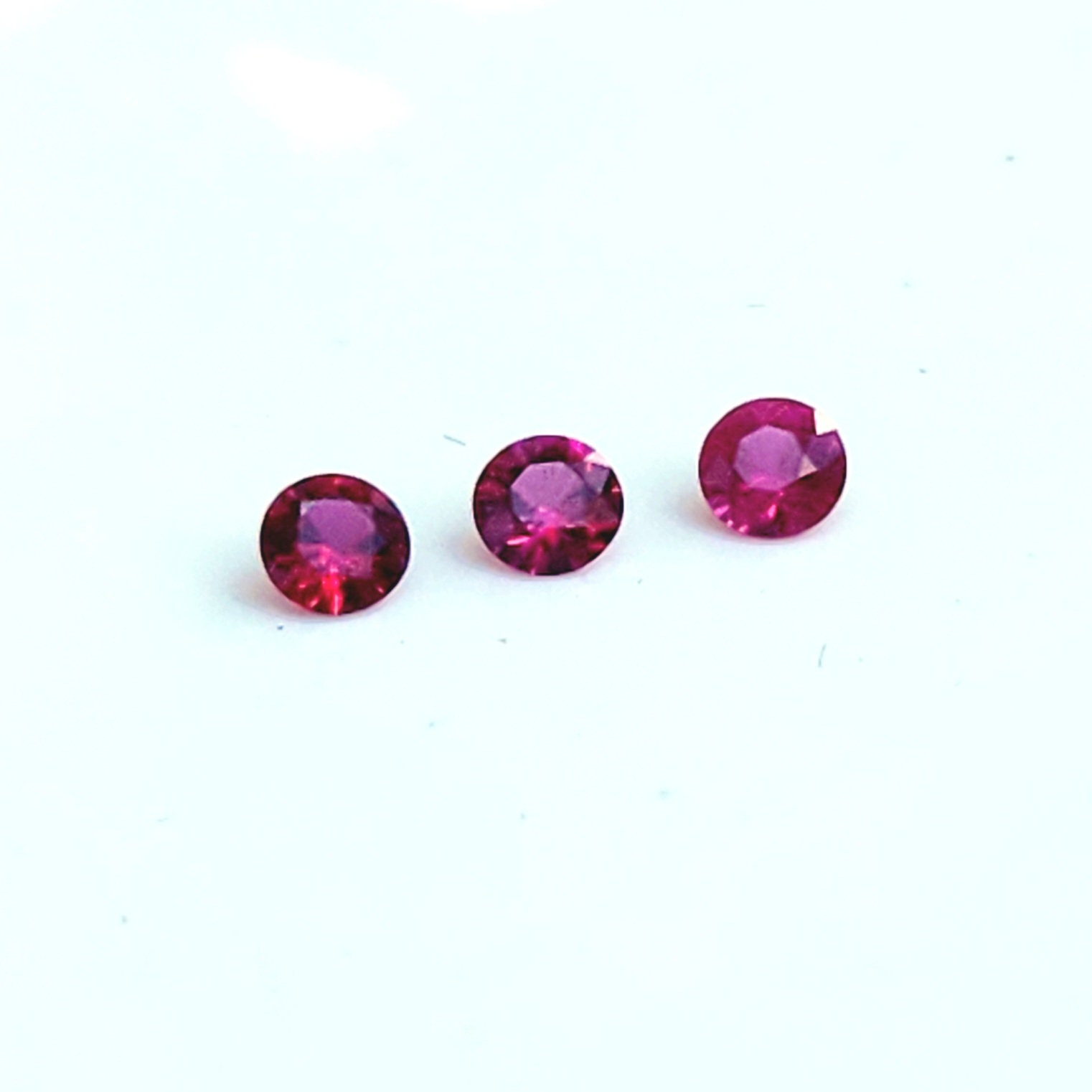 Magnifiques Rubis Naturels Ronds De Madagascar - 2,15 Carats - Rouge Vif