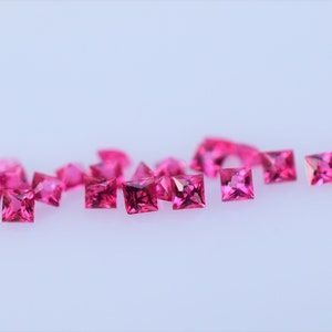 1,5 mm felroze neonkleurige Birma-spinel, Princess Cut Birma-spinel, per stuk verkocht