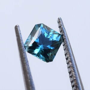Stralend geslepen blauwe zirkoon: 0,78 karaat turquoise edelsteen uit Cambodja afbeelding 7