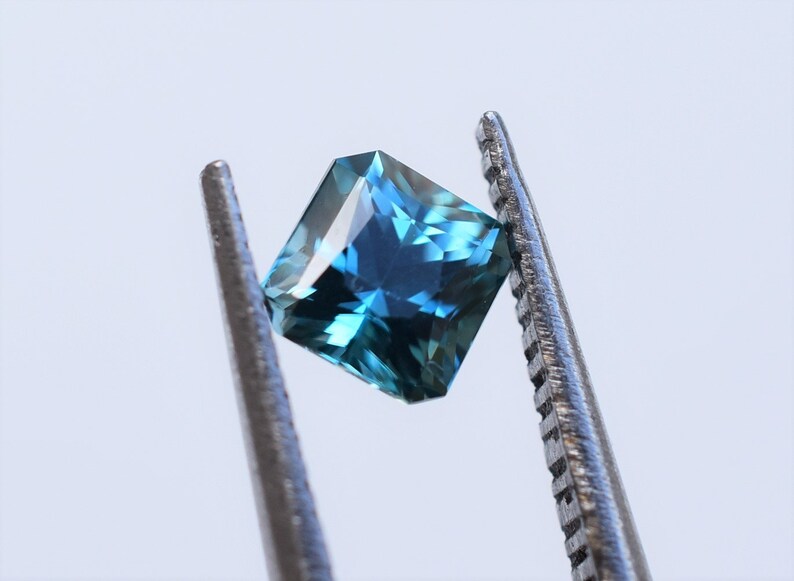 Stralend geslepen blauwe zirkoon: 0,78 karaat turquoise edelsteen uit Cambodja afbeelding 7
