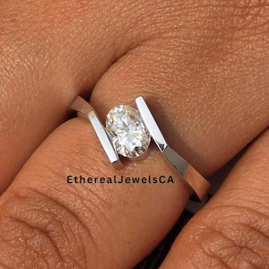 Bague de fiançailles en moissanite taille ovale 1,5 ct pour elle, bague de mariage solitaire, bague à porter au quotidien, bague en argent à sertir par tension, serti est-ouest