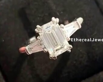 3 ストーン エメラルド カット 3CT モアッサナイト エンゲージ リング