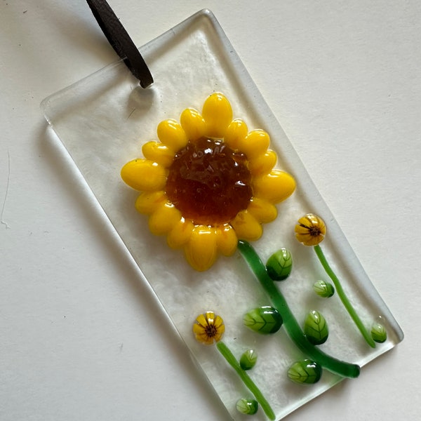 Fused glass sunflower suncatcher/garden suncatcher/ornament/flowers/glass suncatcher/ sunflowers