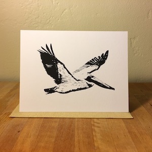 Biglietto d'auguri serigrafato a forma di mano di pellicano