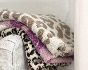 Teddy pluche hondendeken Leo | dikke knuffeldeken 320 g/m2 | zacht, warm & handgemaakt voor uw hond