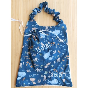 Embroidered elasticated lunch napkin for preschool – Matching pouch – Bamboo micro-terry napkin – Back to school – Choice of colors