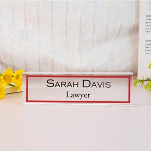 Aangepaste naamplaat voor bureau, bureaunaamplaat, collega leraar nieuwe baan cadeau, werkcadeaus voor mannen vrouwen Lady Boss, acryl bureaubord, bureauplaquette