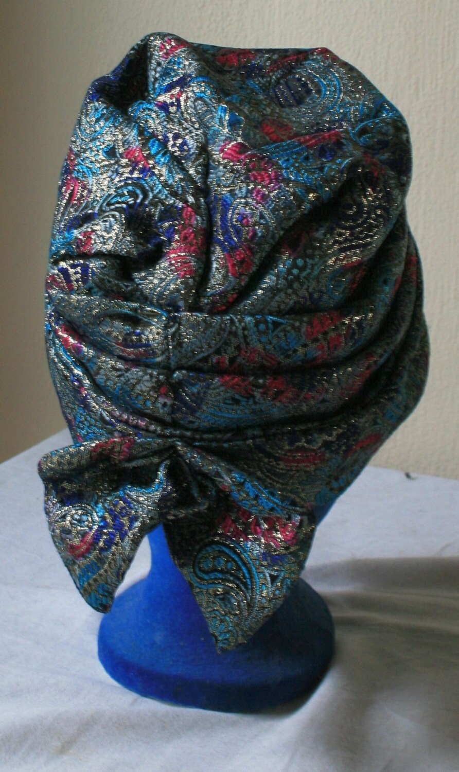 1960s Womens Lame Paisley Turban Union Made Blue Fuschia  display picture 1
