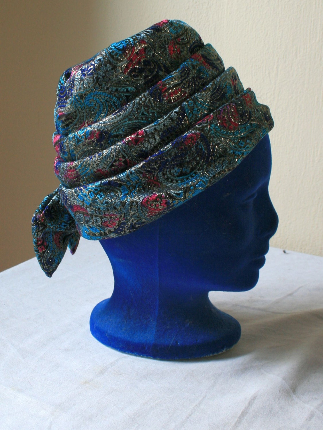 Vintage 1960’s Madcaps Designer Cotton Paisley Blue/Purple Turban Hat P1050814__91941.1701296655.JPG?c=2 main image 4