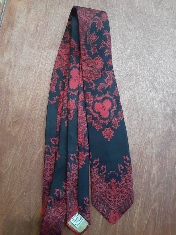 1960s Damon Italian  silk necktie red and black ba