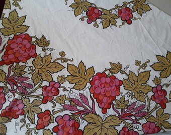 Mid Century vintage The Ryans oval tablecloth prin and gold grapes wheat