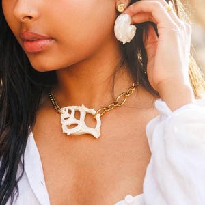 Big shell chain necklace, mermaid necklace, mermaid necklace, shell necklace, charm necklace, maximalist necklace, double chain