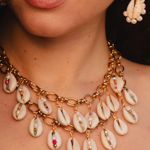 Shell charm necklace, mermaid necklace, mermaid necklace, Shell necklace, charm necklace, maximalist necklace, cowrie necklace, handmade