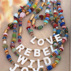 COLLAR PALABRA, collar de letras, collar de perlas, collar multicolor de verano, collar boho, collar de acero inoxidable
