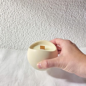 Scented soy candle with wooden wick | Handmade soy wax gift candle in an eco-friendly clay bowl in neutral colors