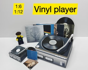 Mini Tocadiscos en Miniatura para Decoración de Casa de Muñecas | DIY en Papel | Escala 1 6 y 1:12 | Con un Set de Discos | Archivo PDF | Pa