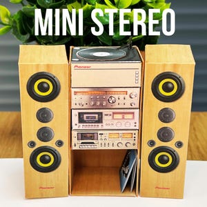 Miniatur Puppenhaus Dekor DIY Stereoanlage aus Papier gemacht | Maßstab 1-12 | mit einer Reihe von Schallplatten. Für ein Puppenhaus | Inklusive Anleitung