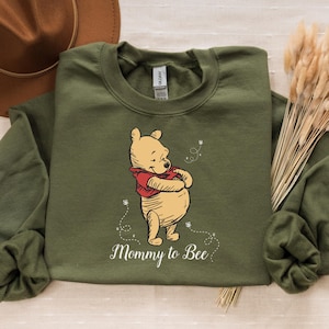 Mommy To Bee Sweatshirt, Pooh Mommy Sweatshirt ,Pregnancy Reveal Sweatshirt, New Mom Sweatshirt, New Mom Gift Shirt