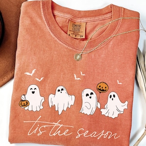 Tis The Season Halloween Shirt, Halloween Comfort Colors Shirt, Retro Ghost Shirt, Cute Fall Shirt, Women&#39;s Halloween Tee, Pumpkin Season