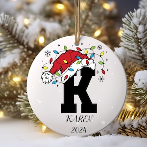 Adorno con nombre y letra personalizado, adornos navideños personalizados, adornos familiares personalizados, adorno con inicial personalizado, adorno familiar 2024