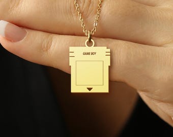 Retro Game Cartridge Necklace for Gamers – Nostalgic Gaming Accessory