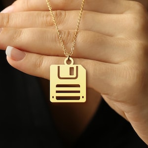 Floppy Disk Halskette – Retro Tech Schmuck – Geeky Geschenk Idee – Sterling Silber